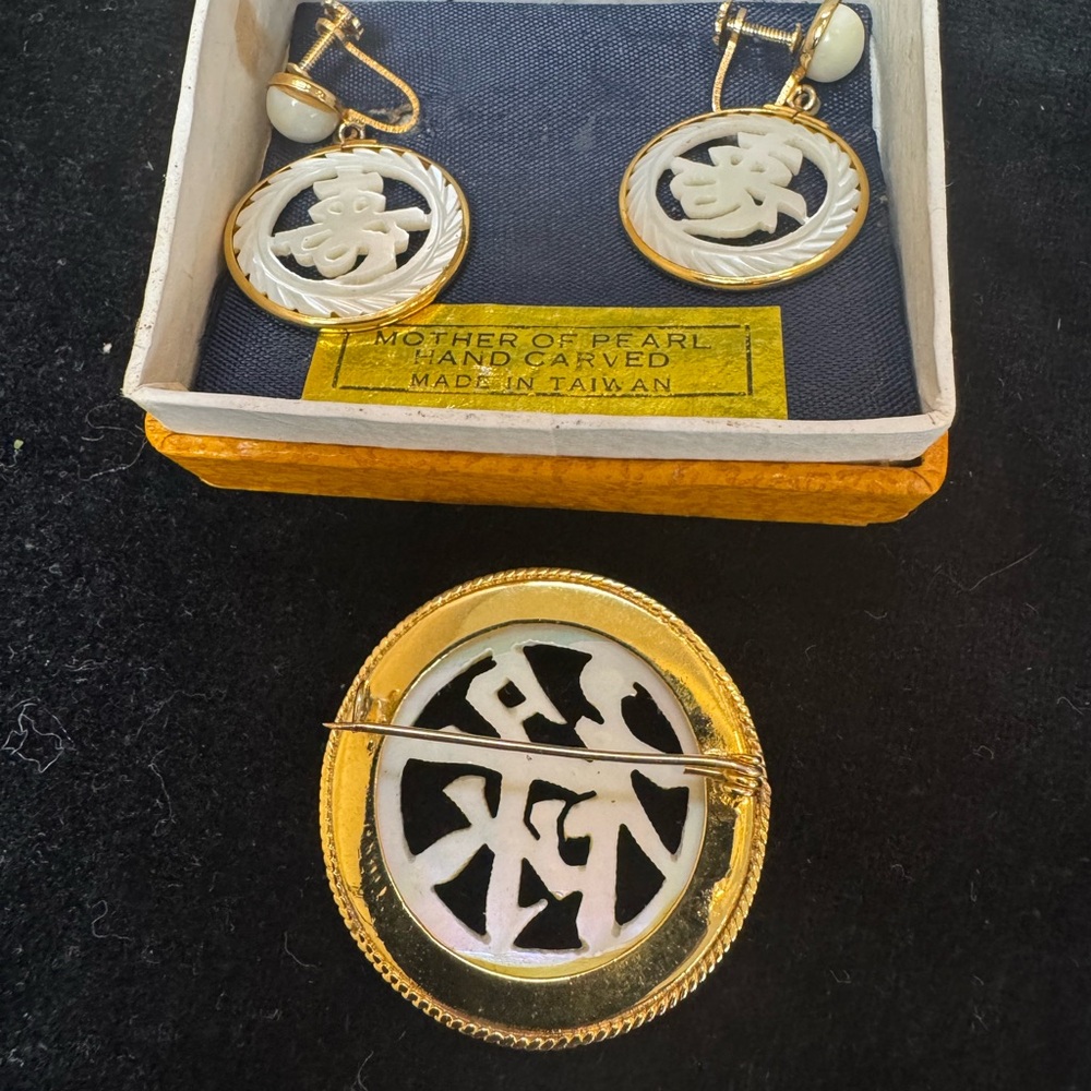 Mother of Pearl Hand-Carved Jewelry Set